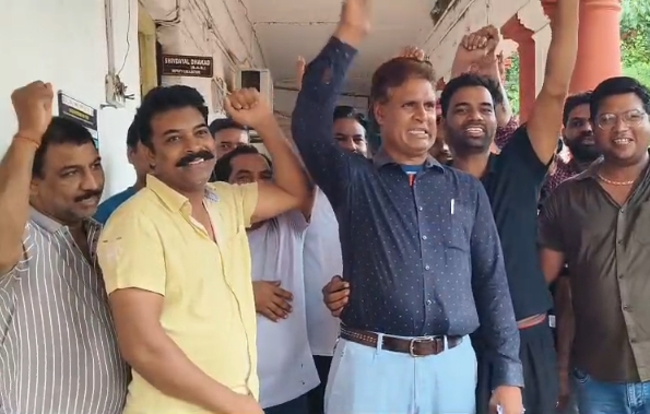 शिवपुरी में दुग्ध व्यापारी संघ ने दूध खरीद-बिक्री के लिए वैज्ञानिक जांच प्रणाली लागू करने की मांग उठाई