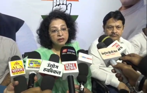 भोपाल में शोभा ओझा ने पेपर लीक और छात्र प्रदर्शन को लेकर सरकार पर साधा निशाना