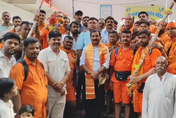 जबलपुर से बाबा बैद्यनाथ धाम के लिए निकली भव्य कांवड़ यात्रा, श्रद्धालु सुल्तानगंज से लाएंगे गंगाजल