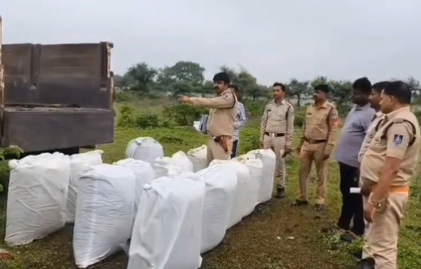 रतलाम पुलिस की बड़ी कार्रवाई, बड़ावदा में 290 किलो डोडाचूरा से भरी ट्रैक्टर-ट्रॉली जब्त