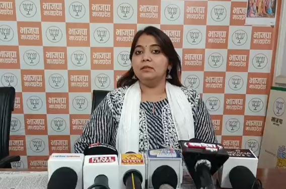 प्रधानमंत्री के कार्यकाल को लेकर याचिका पर सियासत तेज, हाईकोर्ट ने केंद्र से मांगा जवाब