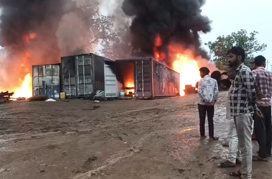 माइक्रो सिंचाई परियोजना के PH-2 प्लांट में भीषण आग, सरपंच और जनपद सदस्य समेत 11 पर केस