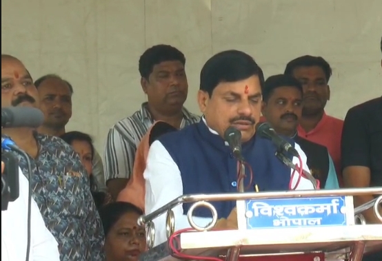 भोपाल में डॉ. श्यामा प्रसाद मुखर्जी की जयंती पर श्रद्धांजलि कार्यक्रम, मुख्यमंत्री ने किया माल्यार्पण