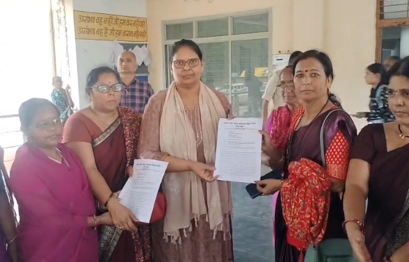 बैतूल में आशा कार्यकर्ताओं का प्रदर्शन, वेतन और प्रोत्साहन राशि सहित 18 सूत्रीय मांगों को लेकर सौंपा ज्ञापन