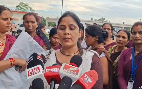 पन्ना में आशा कार्यकर्ताओं का प्रदर्शन, मानदेय और लंबित भुगतान को लेकर कलेक्ट्रेट का घेराव