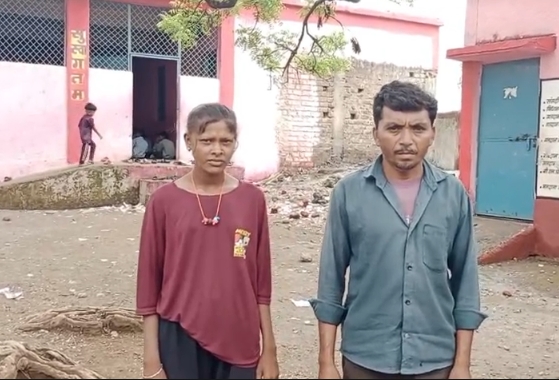 बुरहानपुर के बाकड़ी गांव में शिक्षा का संकट: हाईस्कूल नहीं होने से बेटियों की पढ़ाई आठवीं के बाद छूट रही