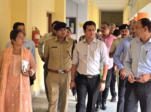 दतिया उपचुनाव 2026: सामान्य और पुलिस प्रेक्षकों ने निर्वाचन तैयारियों का लिया जायजा