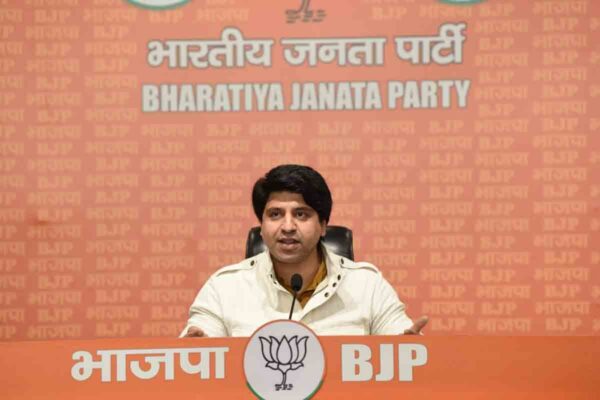 क्या शहजाद पूनावाला ने बीजेपी छोड़ दी? सोशल मीडिया बदलाव के बाद तेज हुई अटकलें