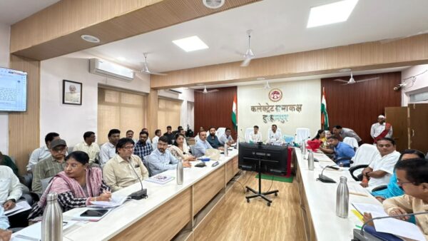 दिशा समिति की बैठक में सांसद ज्ञानेश्वर पाटील सख्त, लापरवाह अधिकारियों पर कार्रवाई के निर्देश