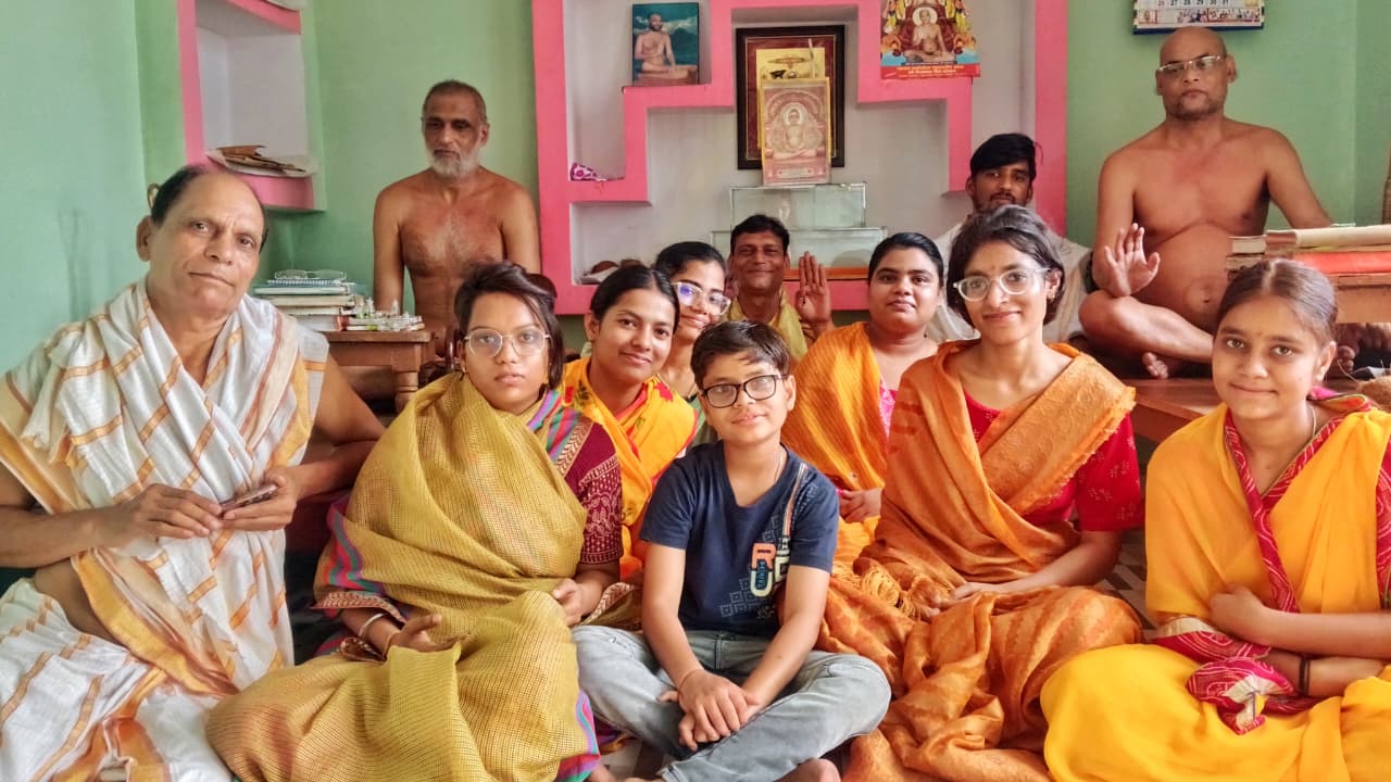 पलेरा में मुनि श्री योग्य सागर जी का प्रवचन: आत्मा और शरीर के भेद को समझना ही सच्चा ज्ञान