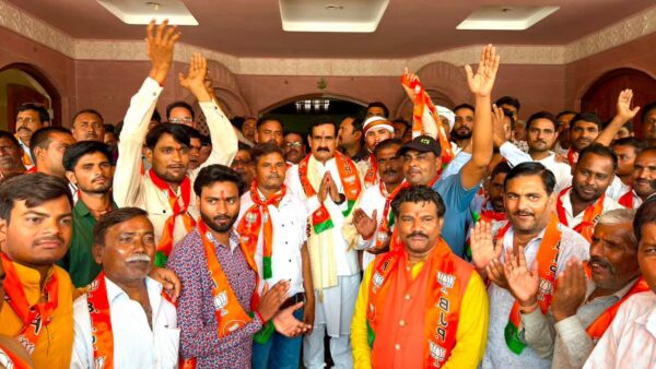 दतिया में भाजपा का विस्तार, पूर्व सरपंच छत्रपाल दांगी सहित सैकड़ों युवाओं ने ली पार्टी की सदस्यता