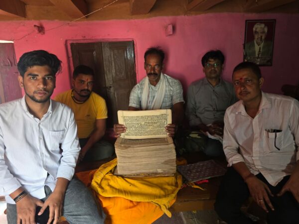 पन्ना में 142 साल पुरानी भागवत पुराण और हस्तलिखित गीता आज भी सुरक्षित, पटेरिया परिवार निभा रहा विरासत की जिम्मेदारी