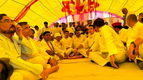 दतिया उपचुनाव: कांग्रेस प्रत्याशी घनश्याम सिंह ने दाखिल किया नामांकन, नेताओं ने भाजपा पर साधा निशाना
