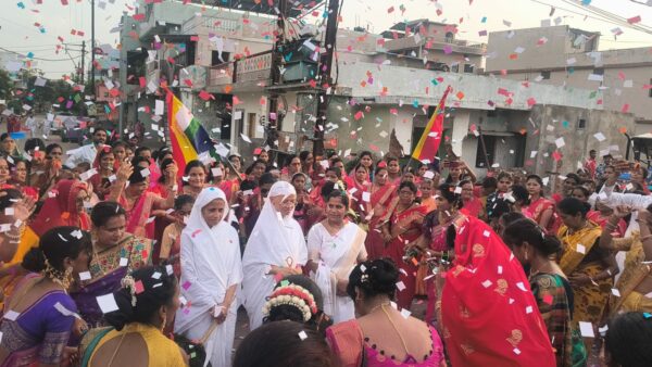 बैतूल में आस्था का अद्भुत संगम, आर्यिका माताओं के नगर प्रवेश पर निकली भव्य शोभायात्रा