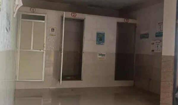 जावरा नगर पालिका की सुरक्षा व्यवस्था पर उठे सवाल, सुलभ शौचालय से दरवाजे और CCTV गायब होने का मामला