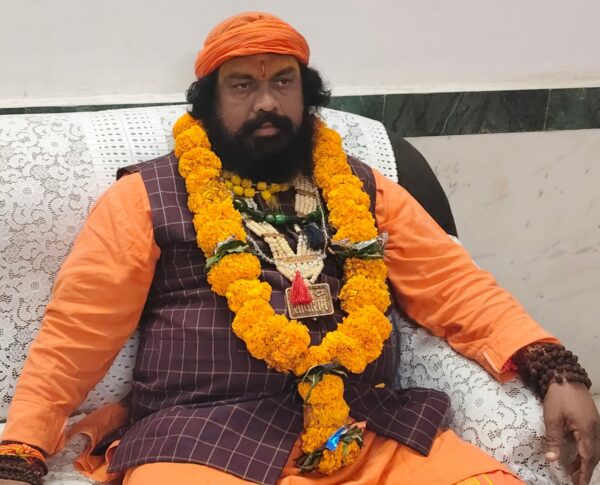छात्रों को किसी के बहकावे में नहीं आना चाहिए, देश का भविष्य हैं विद्यार्थी: स्वामी स्वदेशानंद ब्रह्म गिरि महाराज