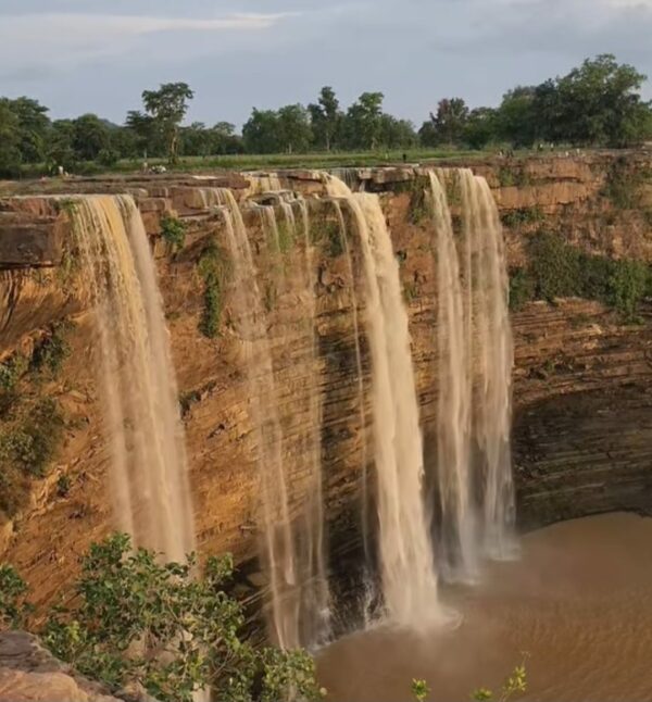 बृहस्पत कुंड बना पन्ना की नई पर्यटन पहचान,ग्लास ब्रिज के लोकार्पण से बढ़ी रौनक