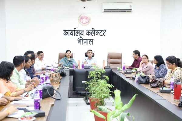जिला स्वास्थ्य समिति की बैठक में कलेक्टर प्रियंक मिश्रा सख्त, स्वास्थ्य सेवाओं में लापरवाही पर कार्रवाई के निर्देश
