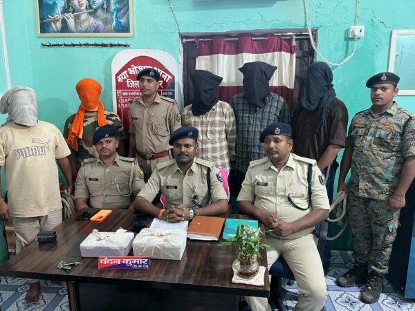 बक्सर पुलिस की बड़ी कार्रवाई, एक करोड़ रुपये की ब्राउन शुगर के साथ पांच अंतरजिला तस्कर गिरफ्तार