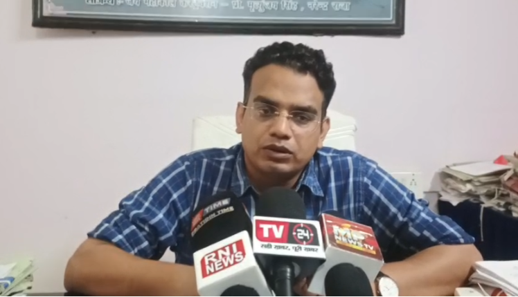 खनिज विभाग की बड़ी कार्रवाई, क्रेशर समेत 2 पोकलेन और 10 डंपर जब्त