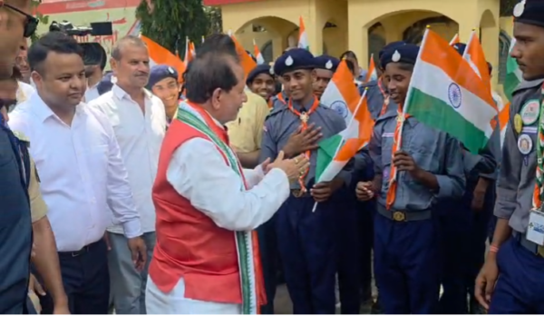 तिरंगा यात्रा में शामिल हुए कृषि मंत्री विजय कुमार सिन्हा, बोले- तिरंगा देश के स्वाभिमान का प्रतीक