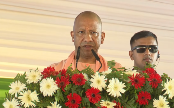 गोरखपुर को मिली ‘सुपरफास्ट कनेक्टिविटी’ की सौगात, CM योगी बोले- सतत विकास से बनी नई पहचान