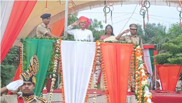 स्वतंत्रता दिवस पर पन्ना में प्रभारी मंत्री इंदर सिंह परमार ने किया ध्वजारोहण