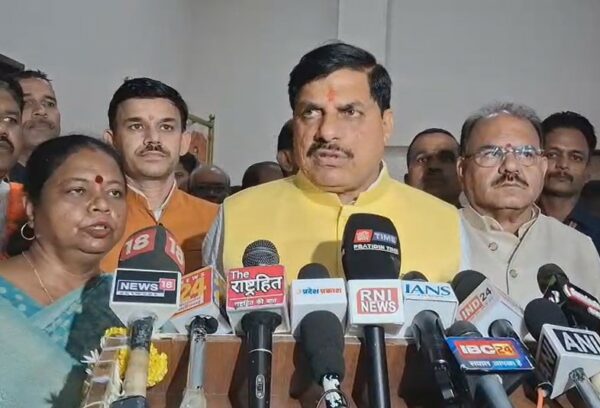 नक्सलवाद और वंदे मातरम् विवाद पर CM मोहन यादव का कांग्रेस पर हमला, बोले- राष्ट्रहित