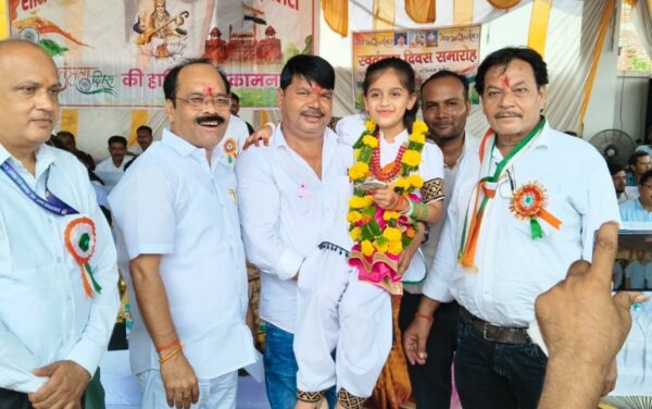 पलेरा में धूमधाम से मनाया गया 80वां स्वतंत्रता दिवस, मेधावी विद्यार्थियों का हुआ सम्मान