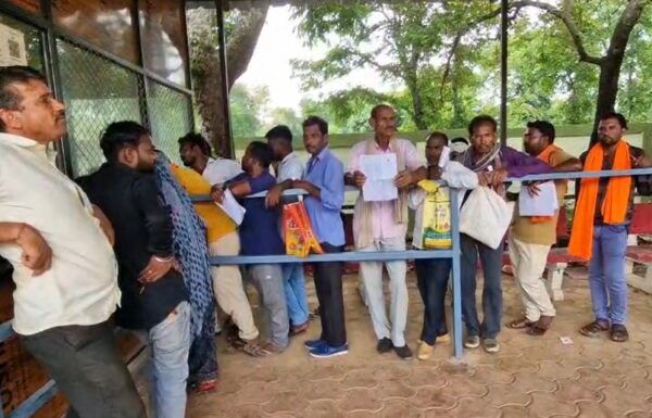 पन्ना में खाद संकट से किसान परेशान, DAP का स्टॉक खत्म; NPK की बढ़ी कीमत ने बढ़ाई चिंता