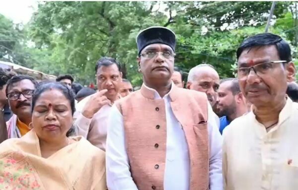 संत रविदास जयंती पर नरेला में निकली कलश वंदन यात्रा, मंत्री विश्वास सारंग हुए शामिल