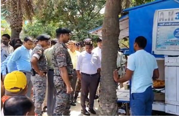 शेखपुरा में DM की बड़ी कार्रवाई, संदिग्ध गुमटी से सरकारी दस्तावेज और नकदी बरामद