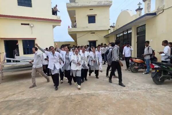 सासाराम में BSc नर्सिंग छात्रों का हंगामा, बड़ी संख्या में फेल होने पर उठे सवाल