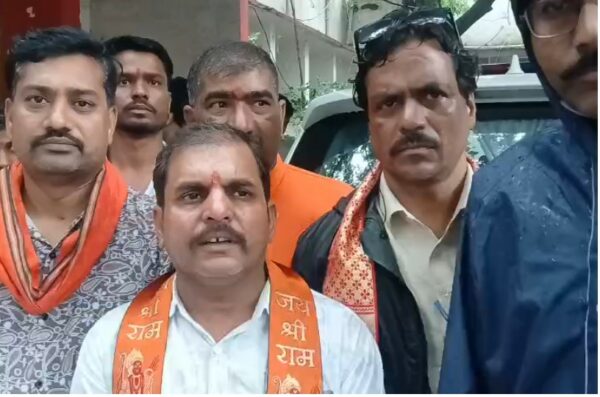 गौवंश हत्या के आरोपों पर विहिप-बजरंग दल का प्रदर्शन, आरोपियों की गिरफ्तारी की मांग