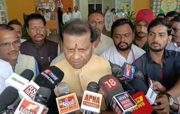 वंदे मातरम विवाद पर जयभान सिंह पवैया का बड़ा बयान, सम्मान अनिवार्य करने की मांग