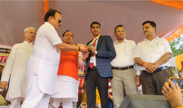 विधायक प्रतिभा सम्मान समारोह में मेधावी छात्रों का सम्मान, 4500 विद्यार्थियों को मिले ब्रॉन्ज मेडल