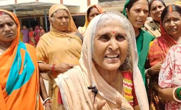 शेखपुरा में पानी की किल्लत, डीएम ऑफिस पहुंचीं महिलाएं
