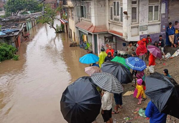 नेपाल में भीषण बाढ़ से भारी तबाही, सैकड़ों लोग लापता; ग्लेशियर टूटने से आया सैलाब