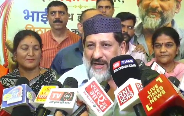 भोपाल में रक्षाबंधन पर विधायक आरिफ मसूद की अनोखी पहल, बहनों को बांटे शक्कर के पैकेट