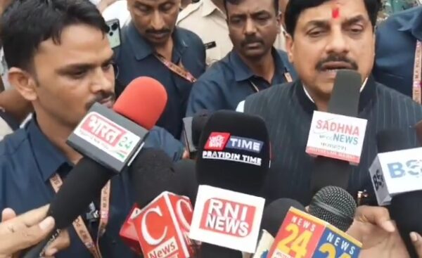 कोरका पहुंचे CM मोहन यादव, पीड़ित परिवारों से की मुलाकात; मृतकों के परिजनों को 2-2 लाख रुपये की मदद