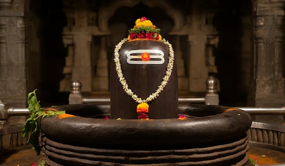 सावन 2026 का पहला सोमवार: काशी से देवघर तक शिवभक्ति में डूबे श्रद्धालु, मंदिरों में लंबी कतारें