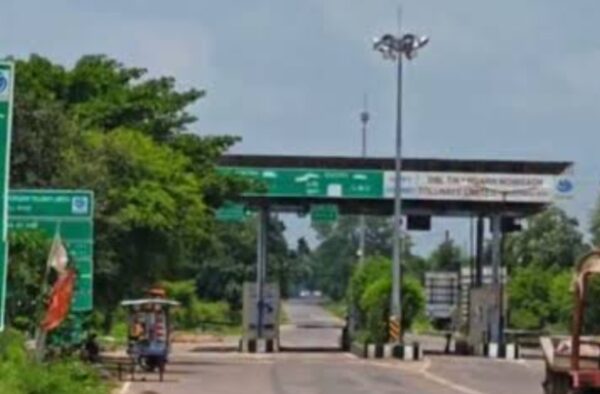 टीकमगढ़: पलेरा-नौगांव रोड के टोल प्लाजा पर सुविधाओं का अभाव, वाहन चालकों ने लगाए अव्यवस्थाओं के आरोप