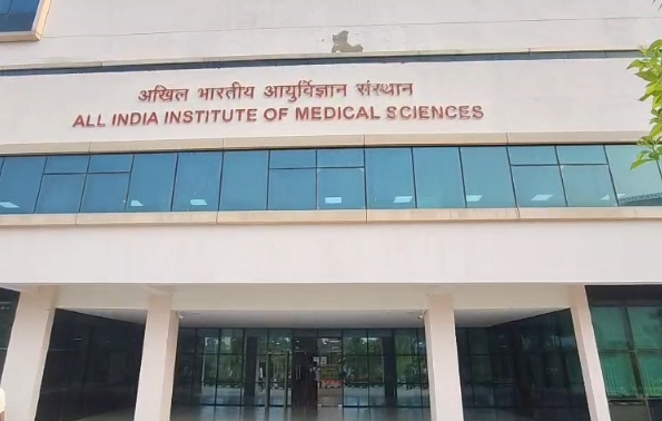 एम्स गोरखपुर में हेलीपैड होगा और बेहतर, गंभीर मरीजों के लिए जल्द आसान होगी एयर एम्बुलेंस सेवा