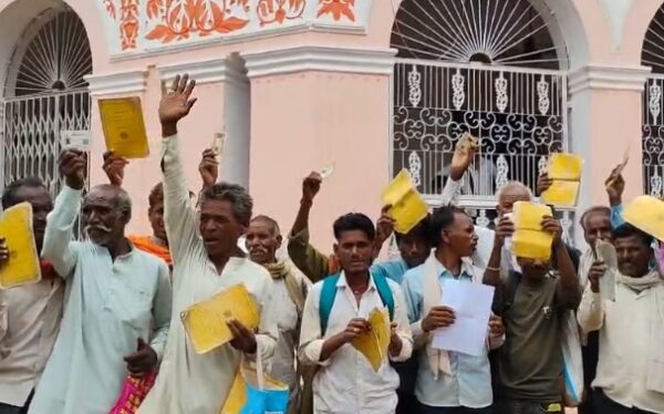 शिवपुरी में ग्रामीणों ने लगाया तीन महीने से राशन नहीं मिलने का आरोप, जनसुनवाई में की शिकायत