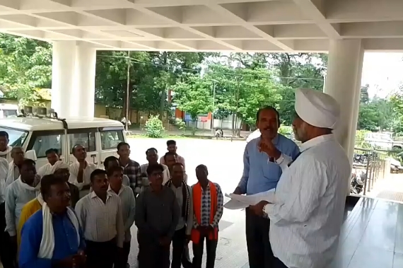 बैतूल में नगर निगम सीमा विस्तार का विरोध तेज, ढोक्या-पाढर के ग्रामीणों ने कलेक्टर कार्यालय पर किया प्रदर्शन