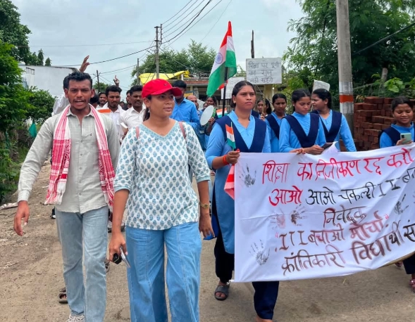 आईटीआई के निजीकरण के विरोध में छात्रों का प्रदर्शन, चकल्दी में निकाली जागरूकता रैली