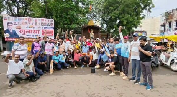 नीमच में खेल मैदान बचाने के लिए सड़क पर उतरे खिलाड़ी, अनोखे प्रदर्शन से प्रशासन का ध्यान खींचा