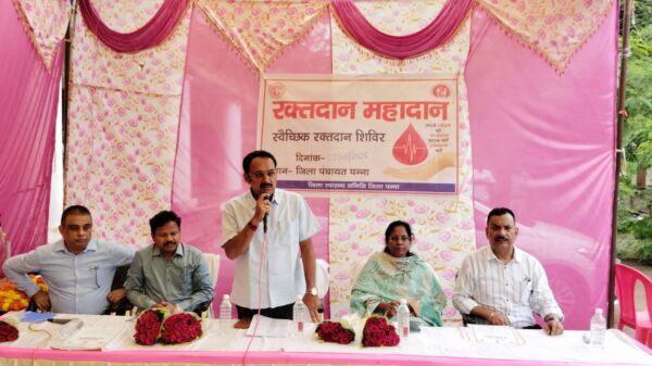 जिला प्रशासन के स्वैच्छिक रक्तदान शिविर में शामिल हुए विधायक बृजेन्द्र प्रताप सिंह, युवाओं से किया नियमित रक्तदान का आह्वान