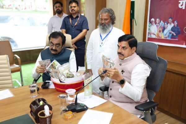 छिंदवाड़ा में मुख्यमंत्री डॉ. मोहन यादव ने किया ‘जन विश्वास जन संवाद’ कार्यक्रम, हितग्राहियों से लिया योजनाओं का फीडबैक