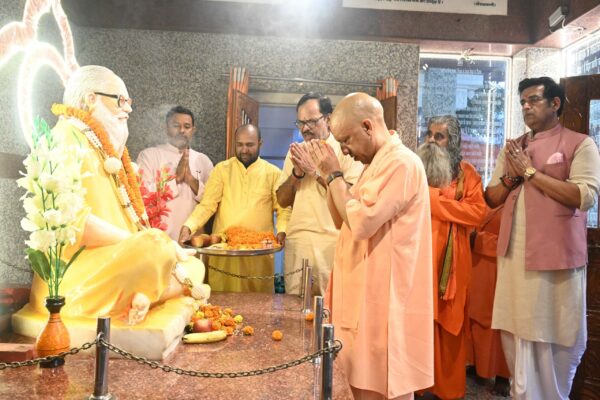 सीएम योगी का डबल धमाका! सोम को देशभक्ति की हुंकार, मंगल को विकास का उपहार